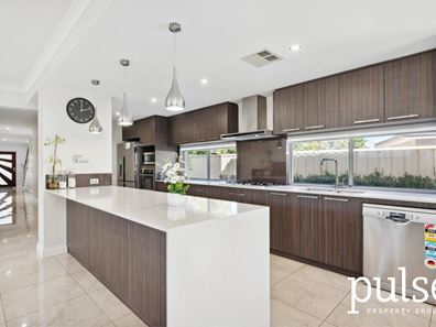 4B Vesta Crescent, Shelley WA 6148