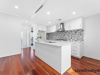 18 Moonlight Street, North Coogee WA 6163
