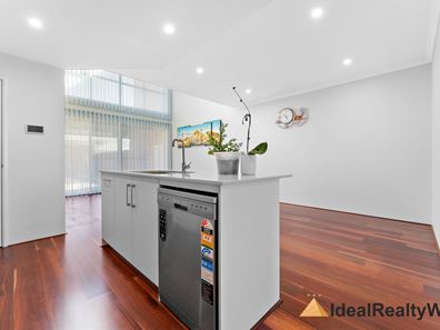 18 Moonlight Street, North Coogee WA 6163