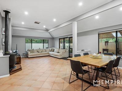 5 Cepa Court, Lake Coogee WA 6166