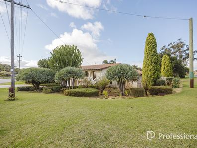 2 Bredhurst Road, Marangaroo WA 6064