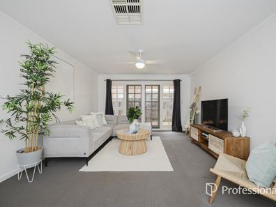 11 Balladonia Drive, Ellenbrook WA 6069