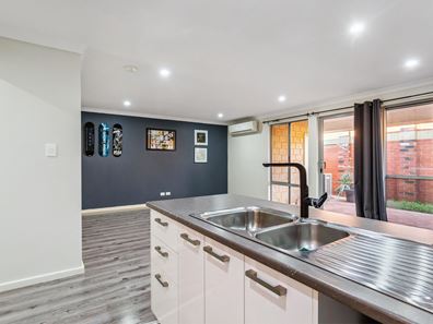 23/12 Loder Way, South Guildford WA 6055