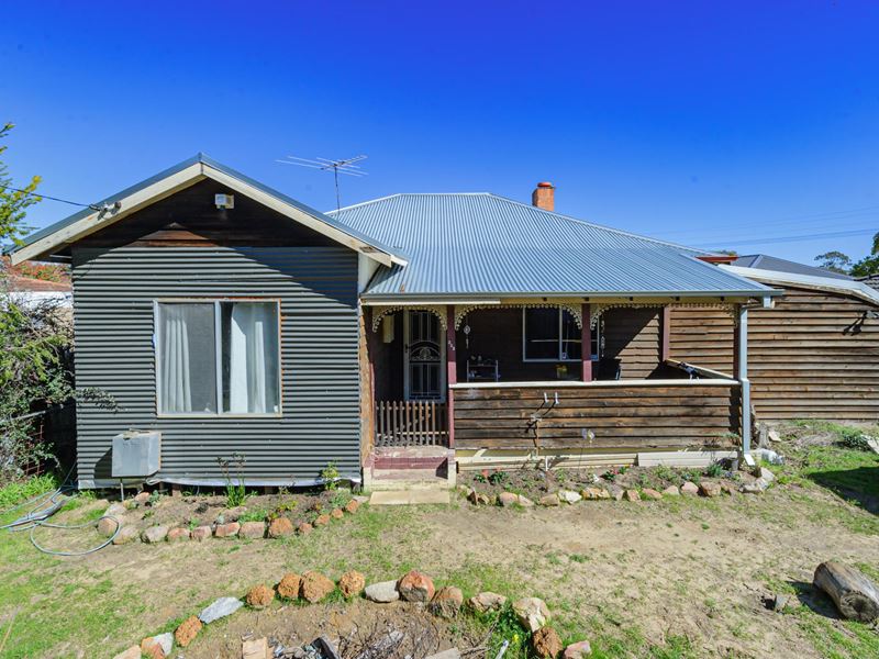 355 Railway Avenue, Armadale WA 6112