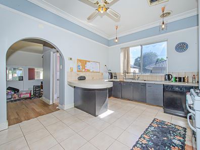 355 Railway Avenue, Armadale WA 6112