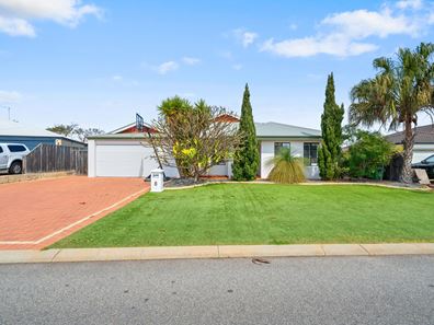 8 Boardwalk Boulevard, Halls Head WA 6210