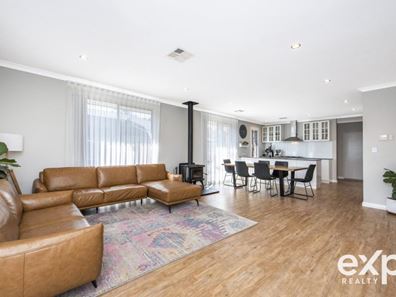 4 Harrison  Way, Waroona WA 6215