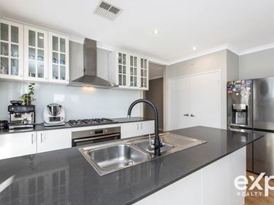 4 Harrison  Way, Waroona WA 6215