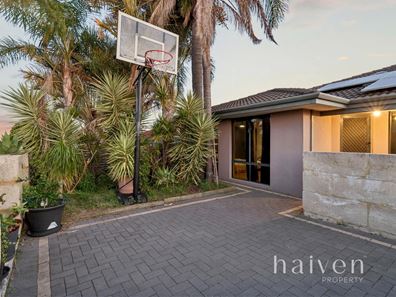 17 HOLYROOD CLOSE, Orelia WA 6167