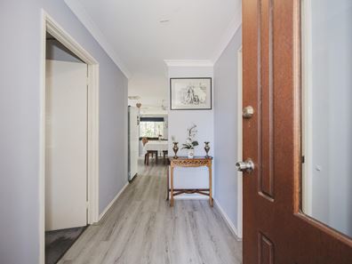 8 Uluru Gardens, Ballajura WA 6066
