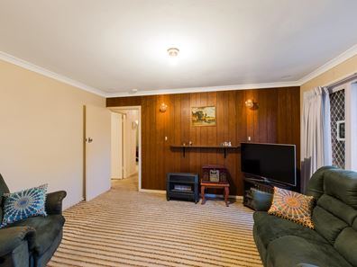 43 Hollybush Way, Kelmscott WA 6111