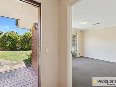 17 Derwent Crescent, Success WA 6164