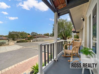 4/15 Lupton Way, Lockridge WA 6054