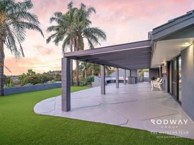 12 Harrison Rd, Mount Richon WA 6112