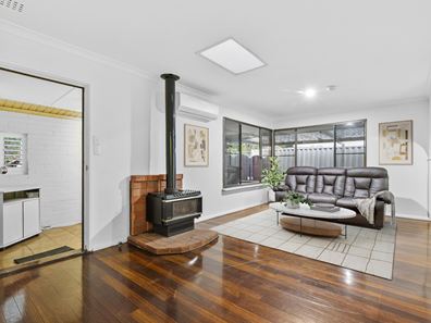 21 WOOLGAR WAY, Lockridge WA 6054