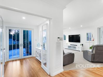 2 Oahu Gardens, Hillarys WA 6025