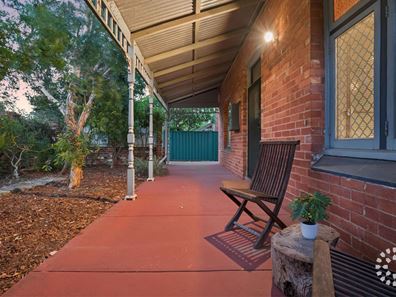 10 Fifth Avenue, Beaconsfield WA 6162