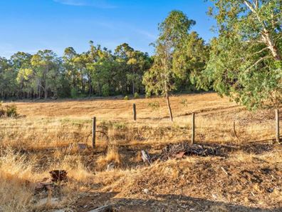 144 Canns Road, Bedfordale WA 6112