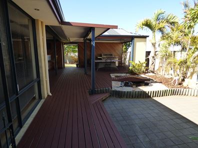 2 Orlando Court, Pearsall WA 6065