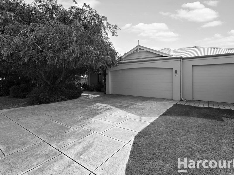 12 Sandbridge Way, Meadow Springs WA 6210