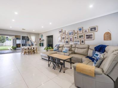42 Yanrey Street, Golden Bay WA 6174