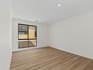 2 Wellington Avenue, Lakelands WA 6180