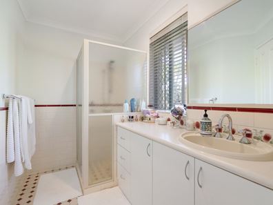 18 Pennlake Drive, Spearwood WA 6163