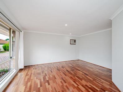 5/6 Luton Close, Ballajura WA 6066