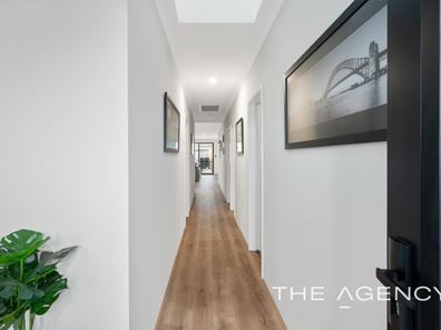 27 Lycaste Parade, Treeby WA 6164
