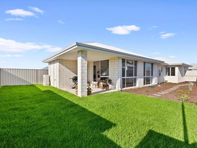 16 Shortboard Street, Yanchep WA 6035