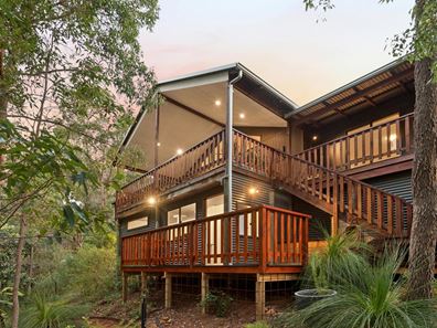 32 Persimmon Place, Kalamunda WA 6076
