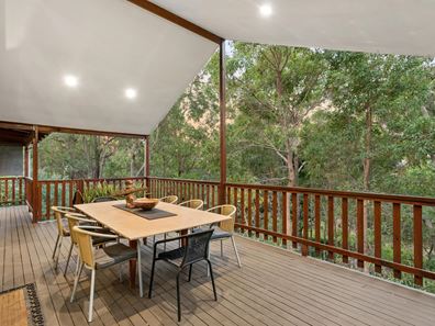 32 Persimmon Place, Kalamunda WA 6076