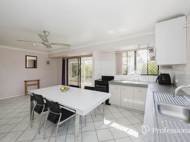 2 Towerhill Road, Alexander Heights