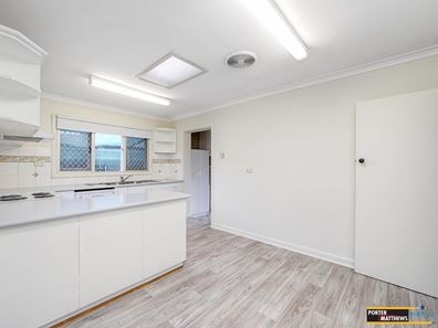 27 Pontiac Ave, Cloverdale WA 6105