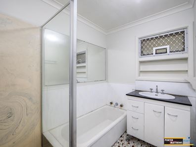 27 Pontiac Ave, Cloverdale WA 6105