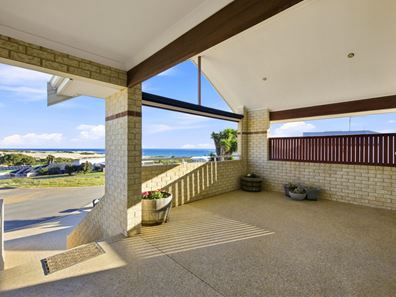 5 Coral Court, Wandina WA 6530