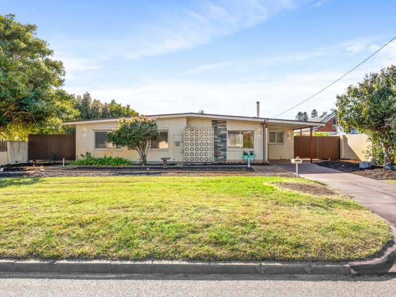 8 Wavelea Street, Safety Bay WA 6169