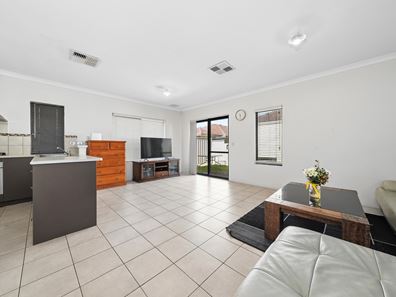 2/7 Stockman Way, Cannington WA 6107
