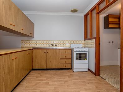 13/4 Glastonbury Road, Armadale WA 6112