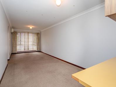 13/4 Glastonbury Road, Armadale WA 6112