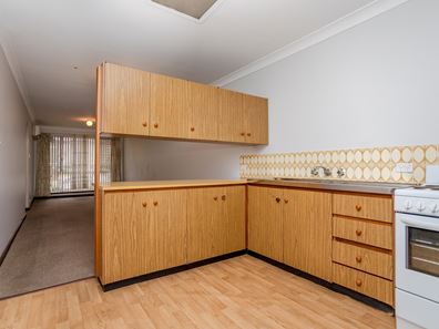 13/4 Glastonbury Road, Armadale WA 6112