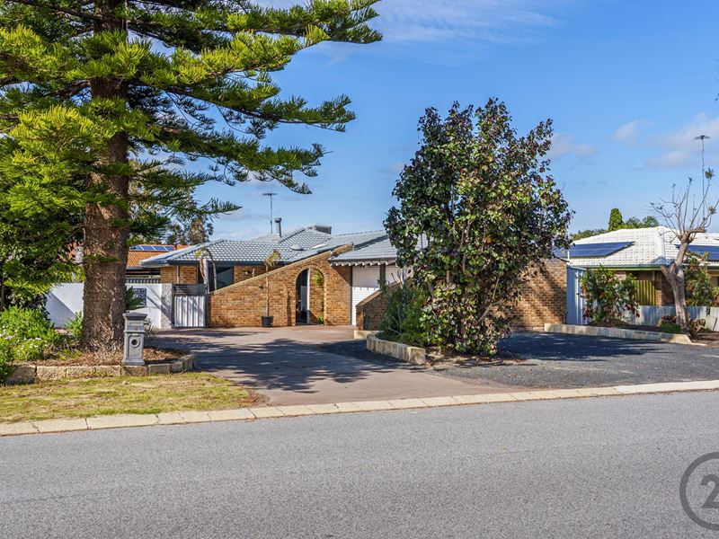 18 Tennyson Avenue, Halls Head WA 6210