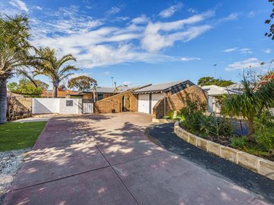 18 Tennyson Avenue, Halls Head WA 6210