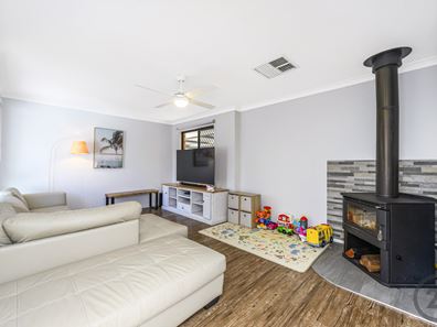 18 Tennyson Avenue, Halls Head WA 6210