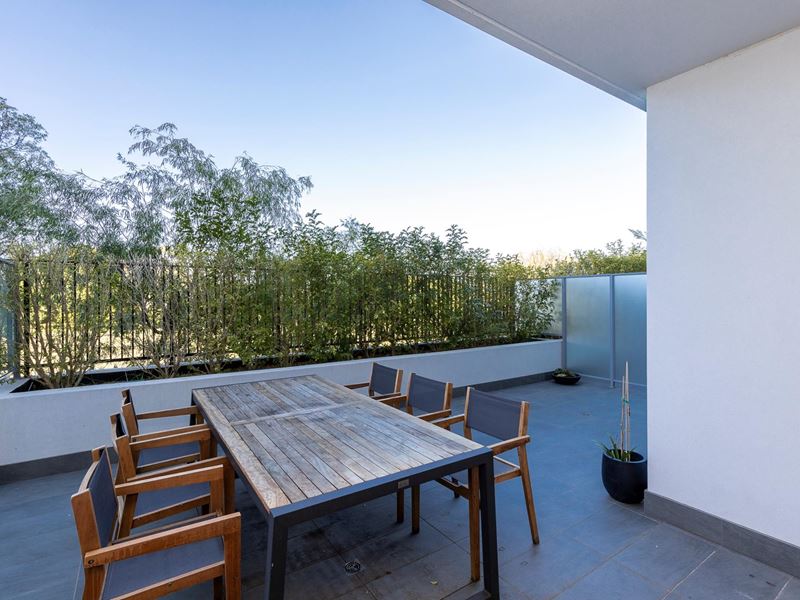 7/2 Milyarm Rise, Swanbourne WA 6010