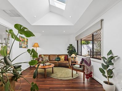 4 Theseus Way, Coolbellup WA 6163