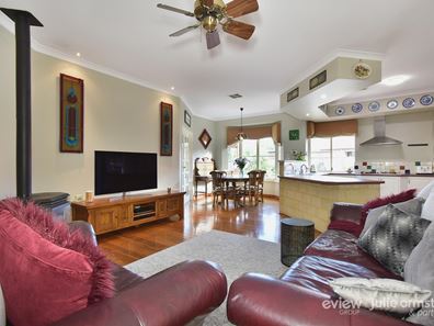 18 Montash Retreat, Woodvale WA 6026