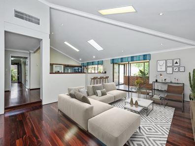 1 Silkwood Close, Halls Head WA 6210