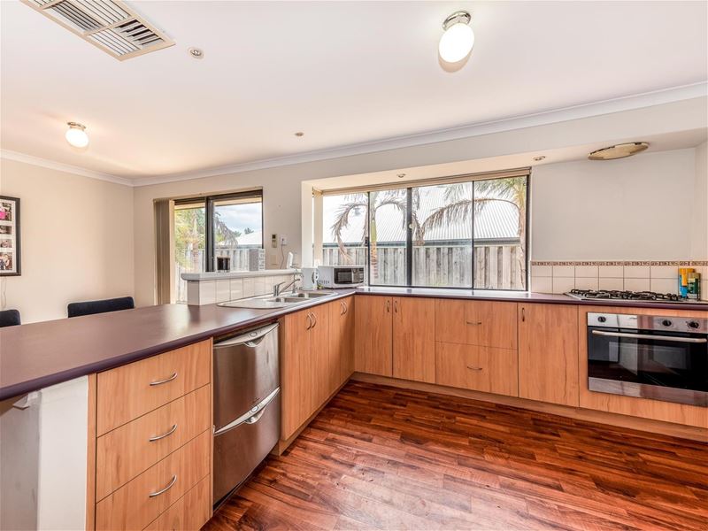 10 Seaforth Drive, Halls Head WA 6210