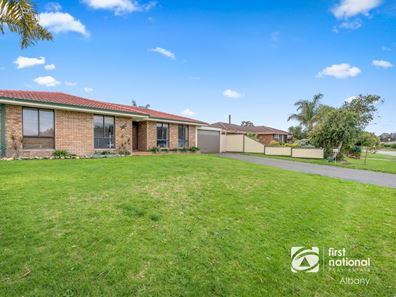 93 Le Grande Avenue, Orana WA 6330